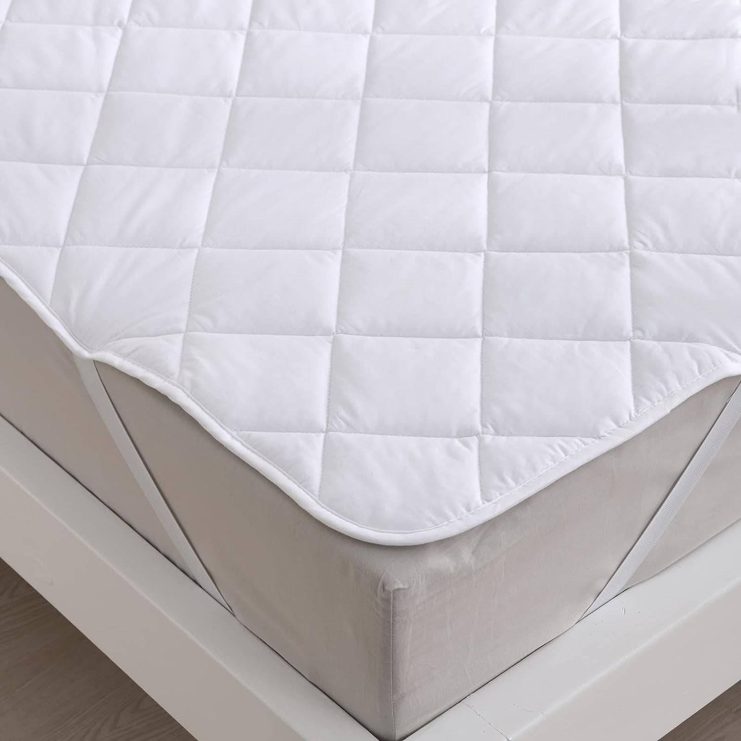 100% Breathable Cotton Top 120Gsm Filling Commercial Grade Durability Corner Strap Quilted Cotton Mattress Protector White - King Single Bed (106X203Cm)